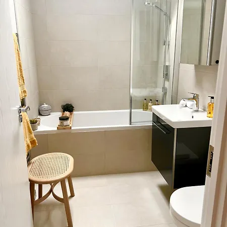 Lambert House Apartment *