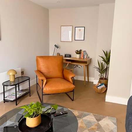 Lambert House Apartment *